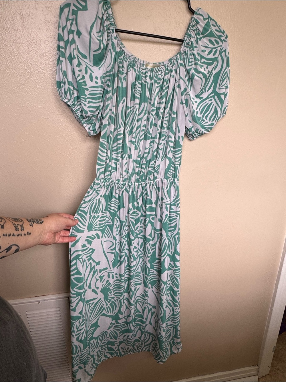 Mint Green Floral Puff-Sleeve Midi Dress